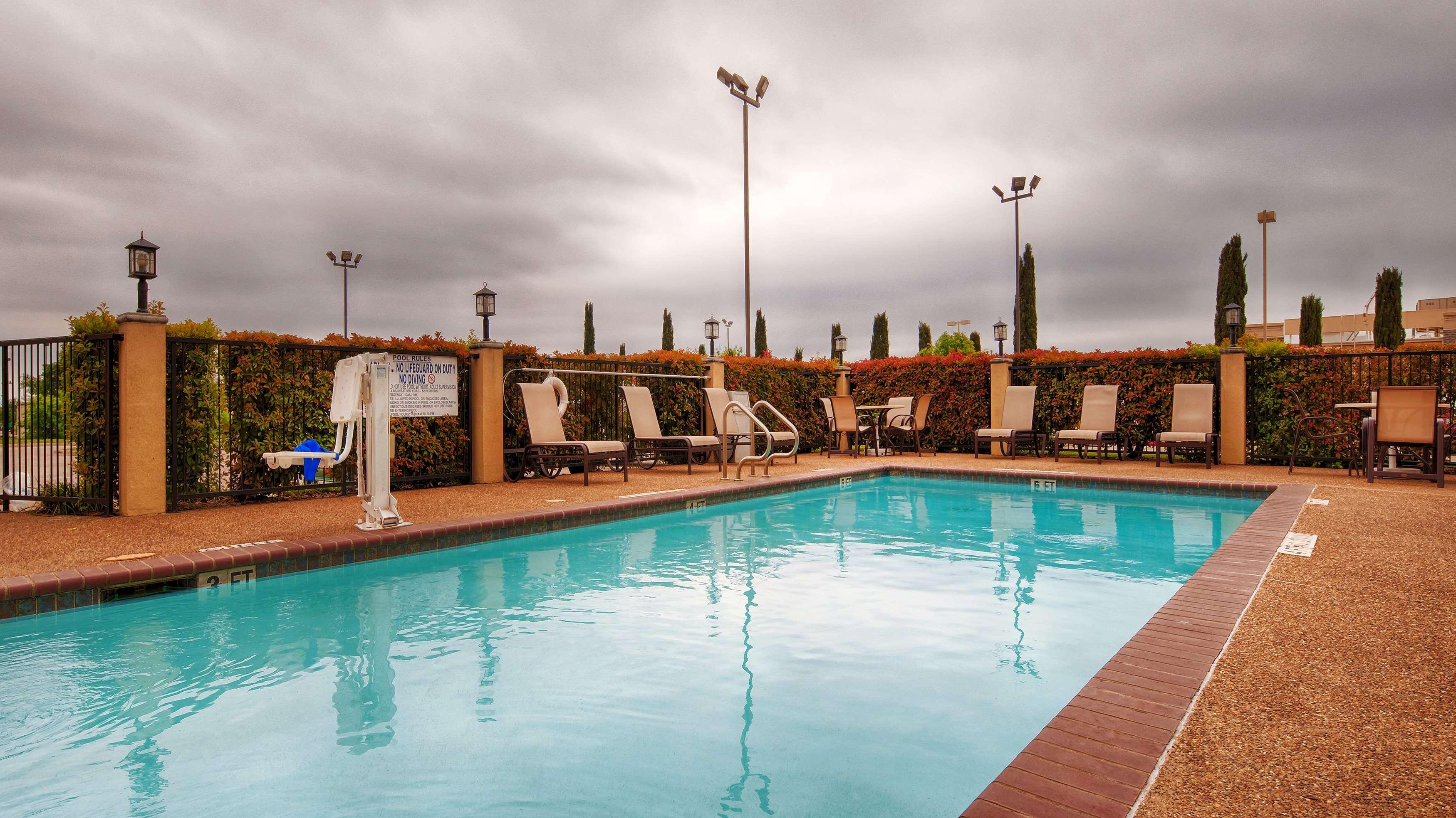 Best Western Plus Denton Inn & Suites Exterior foto