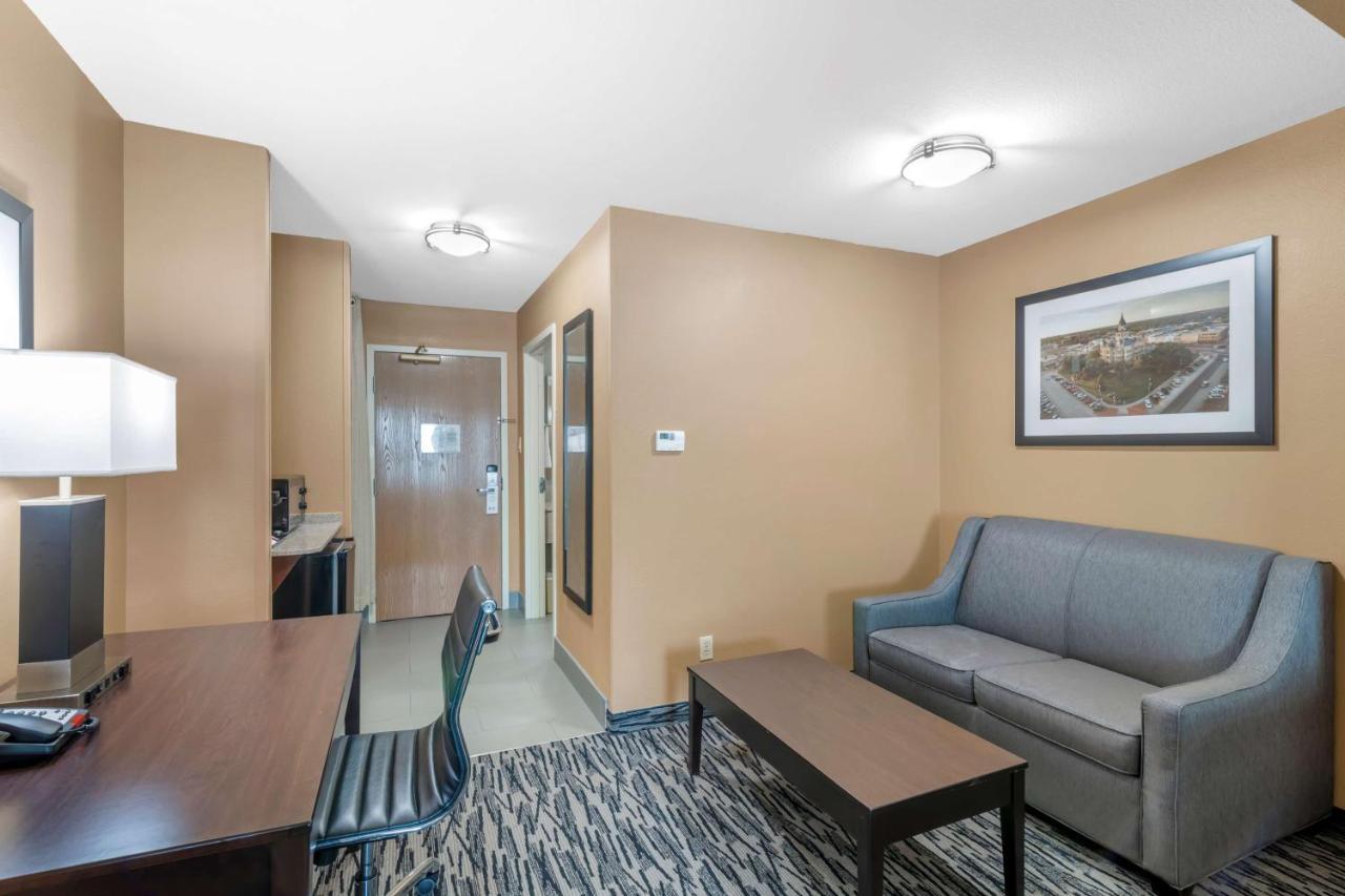 Best Western Plus Denton Inn & Suites Exterior foto